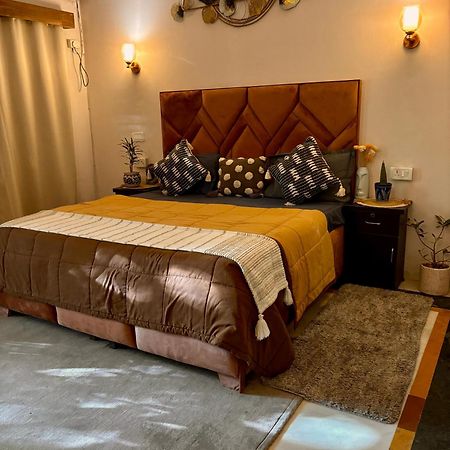 Atharva'S Homestay By Goaround Homes - Nehru Enclave Metro, South Delhi Yeni Delhi Dış mekan fotoğraf