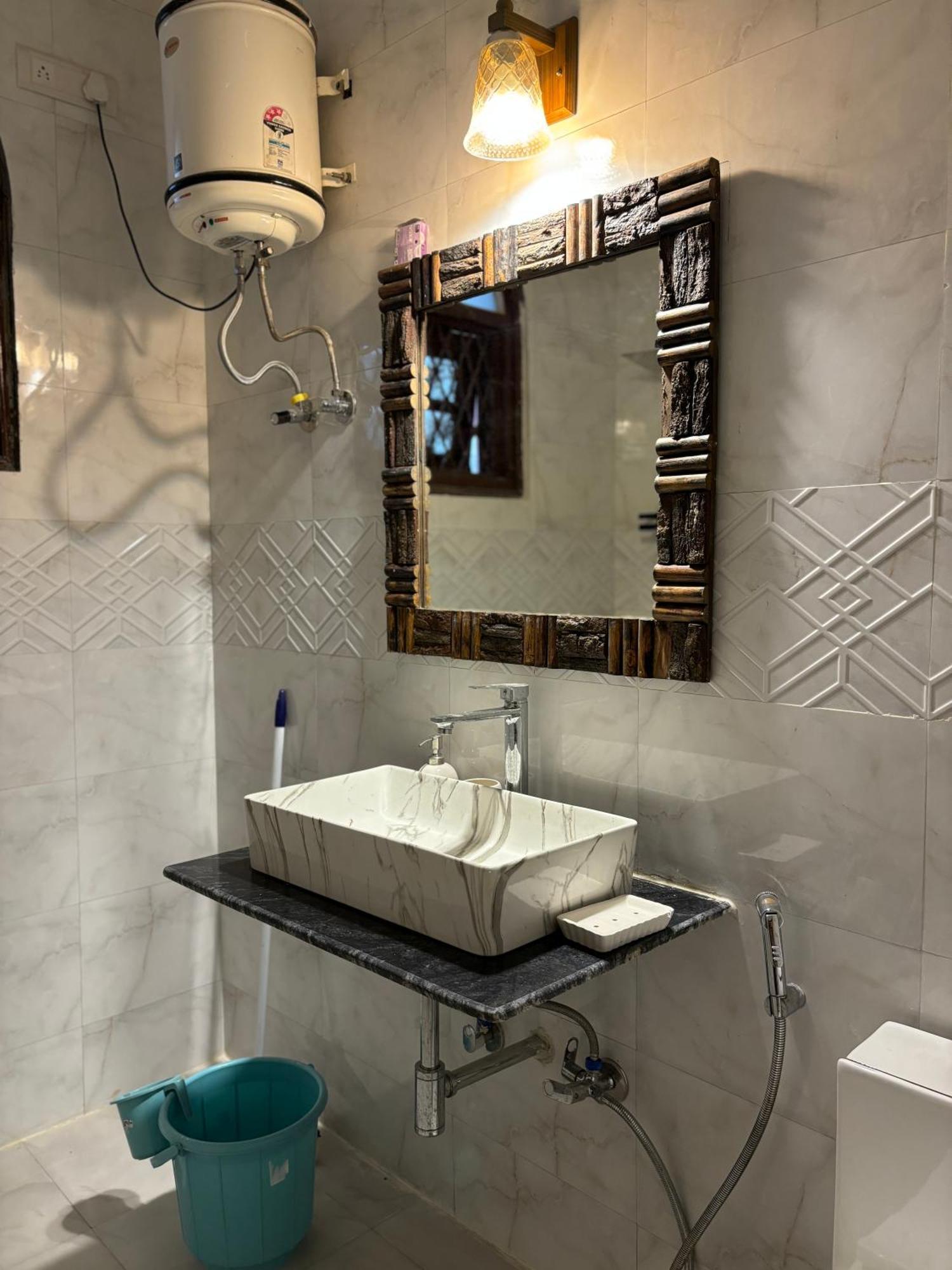 Atharva'S Homestay By Goaround Homes - Nehru Enclave Metro, South Delhi Yeni Delhi Dış mekan fotoğraf