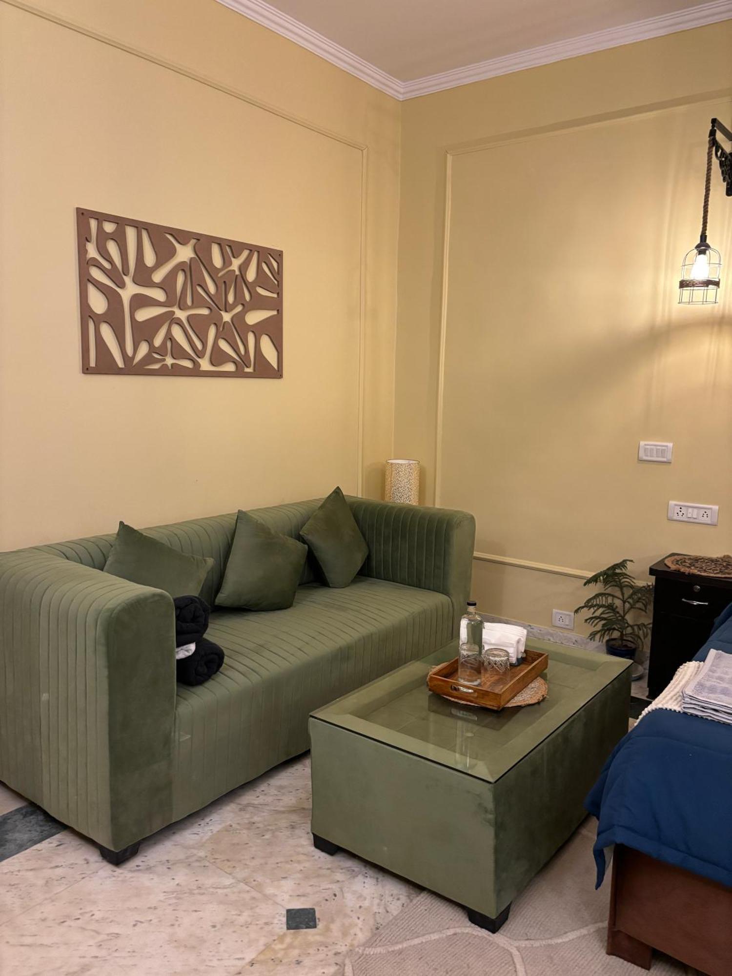 Atharva'S Homestay By Goaround Homes - Nehru Enclave Metro, South Delhi Yeni Delhi Dış mekan fotoğraf