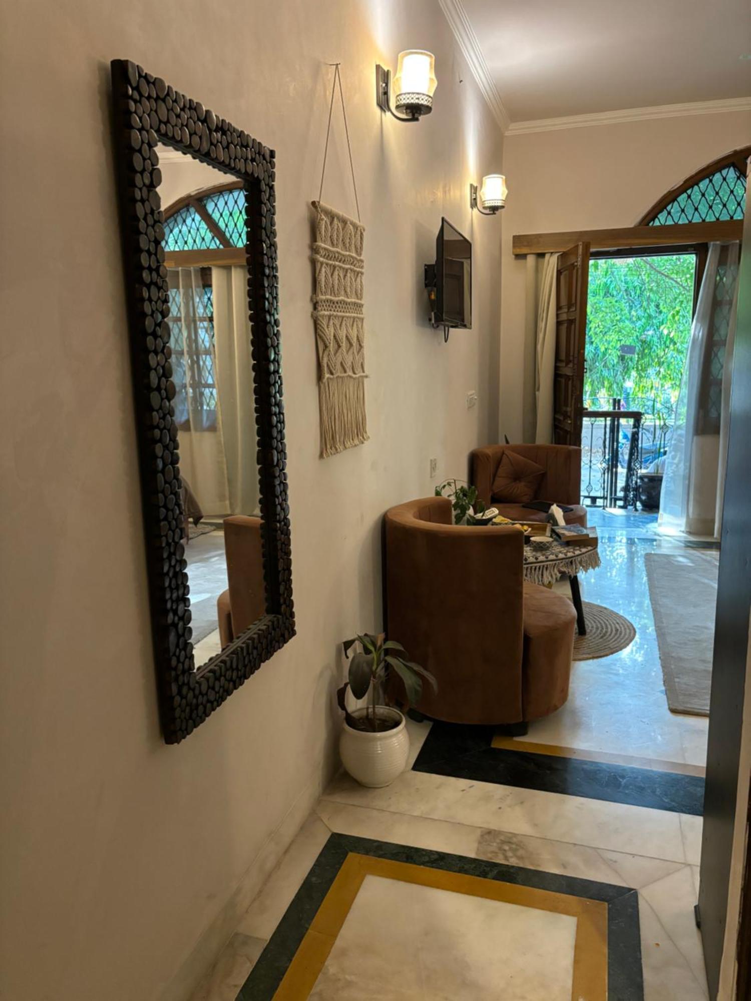 Atharva'S Homestay By Goaround Homes - Nehru Enclave Metro, South Delhi Yeni Delhi Dış mekan fotoğraf