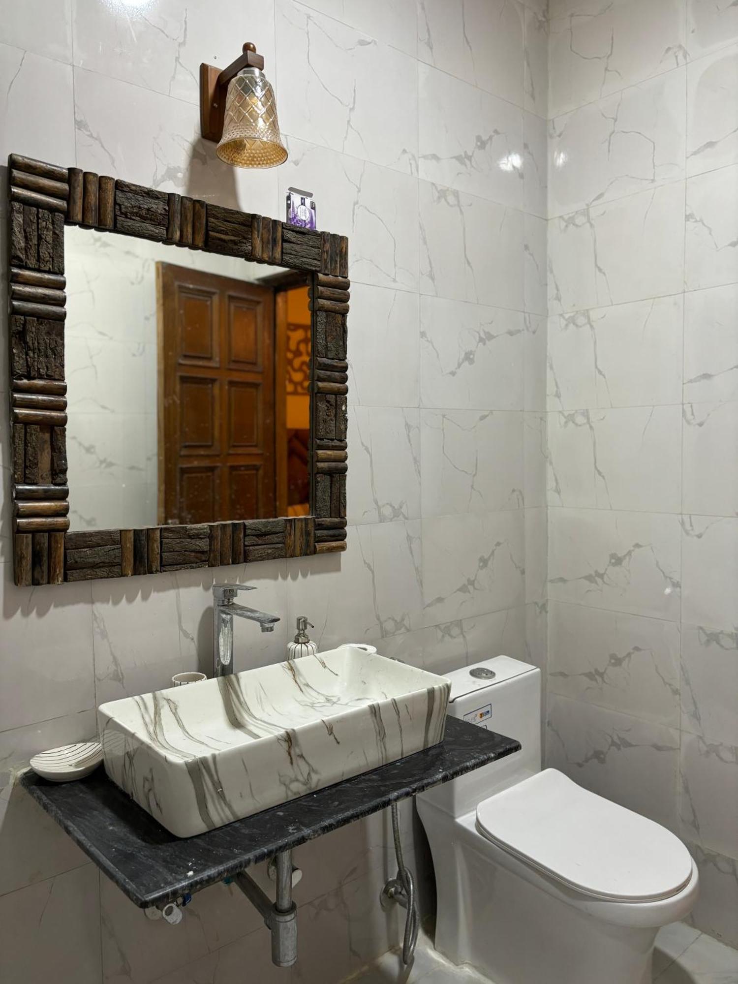 Atharva'S Homestay By Goaround Homes - Nehru Enclave Metro, South Delhi Yeni Delhi Dış mekan fotoğraf