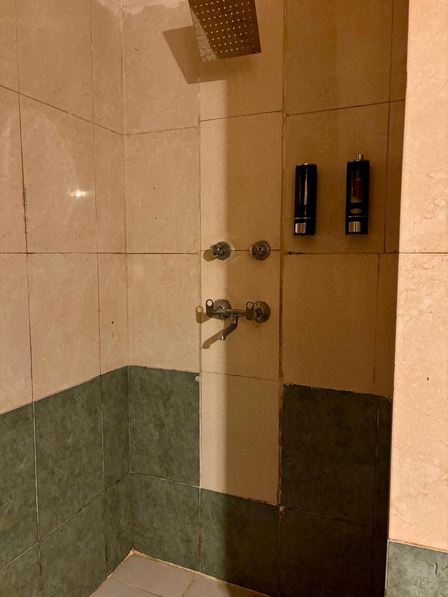 Atharva'S Homestay By Goaround Homes - Nehru Enclave Metro, South Delhi Yeni Delhi Dış mekan fotoğraf